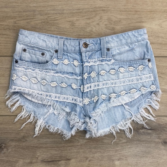 Carmar Pants - LF Carmar Embroidered Daisy Dukes